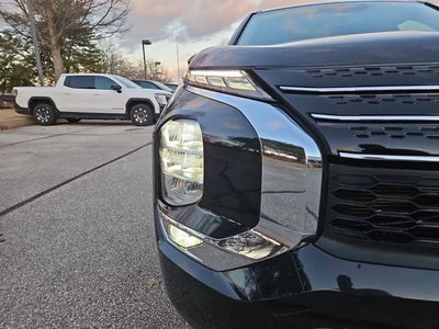 2023 Mitsubishi Outlander SE