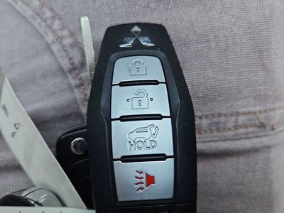 2023 Mitsubishi Outlander SE