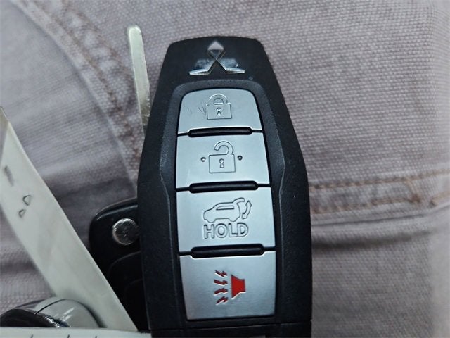 2023 Mitsubishi Outlander SE