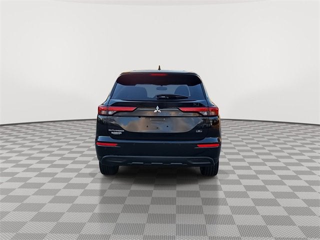 2023 Mitsubishi Outlander SE